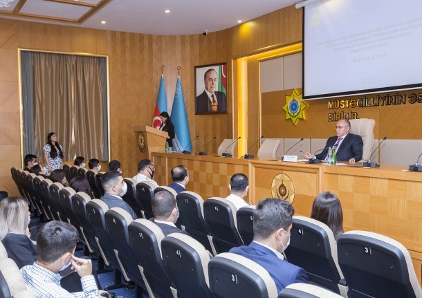 Səfər Mehdiyev "Könüllü gömrükçü"lərə sertifikatlar təqdim etdi (FOTO)